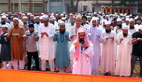 ঝিনাইদহে বৃষ্টির আশায় ইস্তিস্কার নামাজ আদায়
