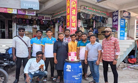 ভালোবাসার শহর পাংশার আয়োজনে পথচারীদের মাঝে শরবত বিতরণ