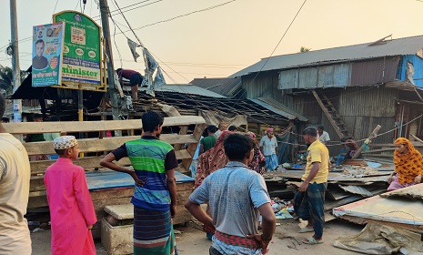 বরগুনায় অর্ধশতাধিক অবৈধ স্থাপনা উচ্ছেদ