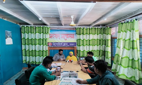 বরগুনায় সহকারী মৌলভীর বিরুদ্ধে সংবাদ সম্মেলন