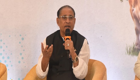 পশুর জন্য প্রাকৃতিক খাদ্যের উৎপাদন বাড়ানোর তাগিদ মন্ত্রীর
