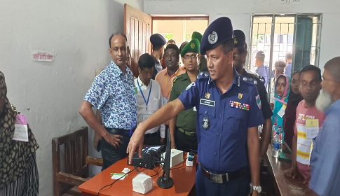 ভোটকেন্দ্রে হাতুড়ি প্রদর্শন, যুবক জেল হাজতে