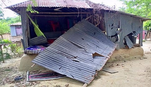 শৈলকুপায় অন্য প্রতীকে ভোট দেয়ায় বাড়িঘর ভাঙচুর-লুটপাট, আহত ৭