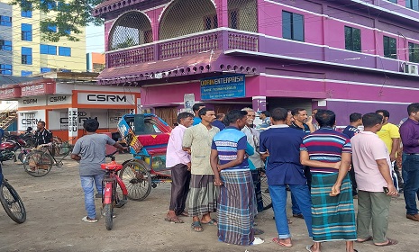 এমপি আনারের মরদেহ আসার অপেক্ষায় নেতাকর্মীরা