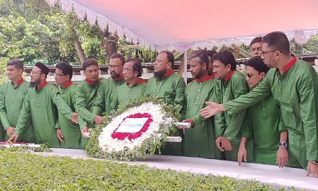 বঙ্গবন্ধুর সমাধিতে বাংলাদেশ কম্পিউটার সোসাইটির শ্রদ্ধা