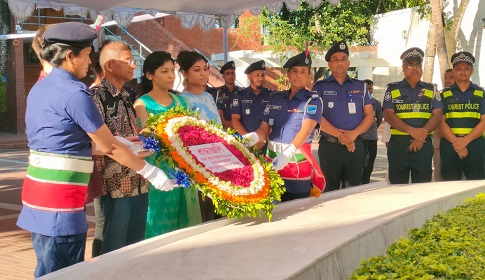 জাতির পিতার সমাধিতে পিবিআই প্রধানের শ্রদ্ধা