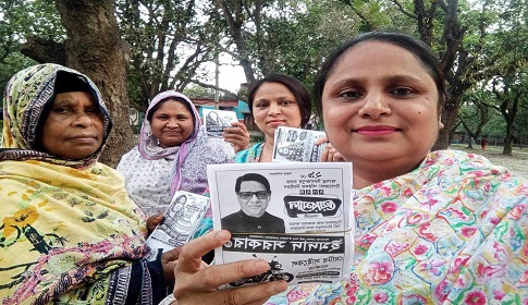 শেষ মুহূর্তে ভোটারদের মন জয় করতে মরিয়া প্রার্থীরা
