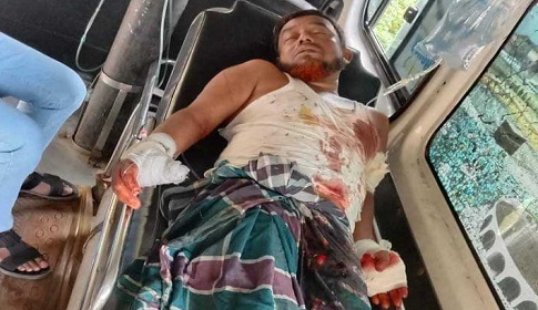 ইউপি সদস্যকে কুপিয়ে জখম করায় তরুণকে পিটিয়ে হত্যা