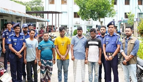 কুমিল্লায় অটোরিকশা ছিনতাইকারী চক্রের ৫ সদস্য গ্রেফতার