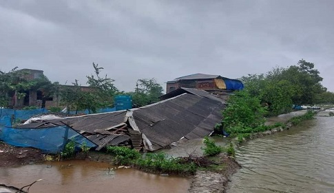 সাতক্ষীরায় ১৪৬৮ বাড়ি বিধ্বস্ত, প্রায় ২ লাখ মানুষ ক্ষতিগ্রস্ত