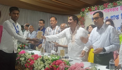 এসএসসিতে জিপিএ ৫ প্রাপ্তদের ফরিদপুর পৌরসভার সংবর্ধনা