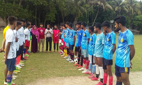 বোয়ালমারীতে কৈশোর ক্লাবের ফুটবল টুর্নামেন্টের ফাইনাল খেলা