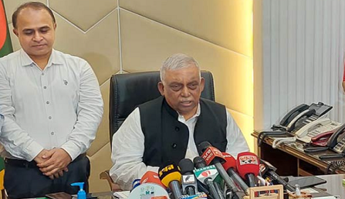 ‘দুয়েক সময় আমাদের ট্রলার-টহল বোটে গুলি লেগেছে’