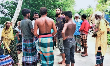 মসজিদে মাইকিং করে সংঘর্ষ, এক নারী নিহত