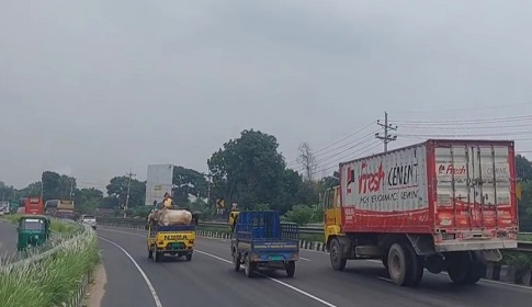 ঢাকা-টাঙ্গাইল মহাসড়কে যানবাহন চলাচল স্বাভাবিক