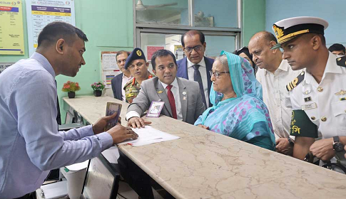 শেখ ফজিলাতুন্নেছা মুজিব হাসপাতালে স্বাস্থ্য পরীক্ষা করালেন প্রধানমন্ত্রী