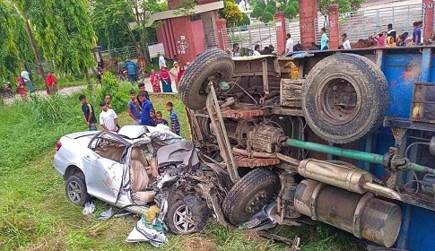 কালিহাতীতে ট্রাকের ধাক্কায় প্রাইভেটকারের ৩ যাত্রী নিহত
