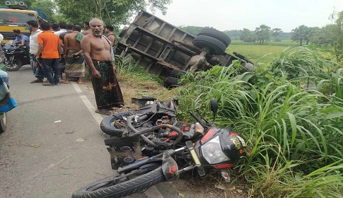 বোয়ালমারীতে সড়ক দুর্ঘটনায় মোটরসাইকেল চালক নিহত