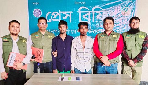 গাজীপুরে গোয়েন্দা অভিযানে রক্তমাখা ছুরিসহ দুই খুনি গ্রেফতার
