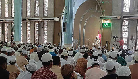 বায়তুল মোকাররমে ঈদুল আজহার প্রথম জামাত অনুষ্ঠিত