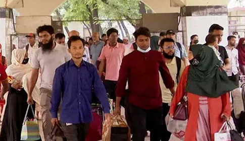 ঈদের ছুটি শেষে ঢাকায় ফিরছেন কর্মজীবীরা