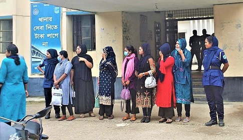 টাঙ্গাইলে ‘বিরতি’ রিসোর্ট থেকে তিন খদ্দেরসহ সাত যৌনকর্মী গ্রেপ্তার