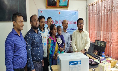 গলাচিপায় ঘূর্ণিঝড় রিমালে ক্ষতিগ্রস্ত শিশুদের মাঝে ফ্যামিলি কিট বক্স বিতরণ