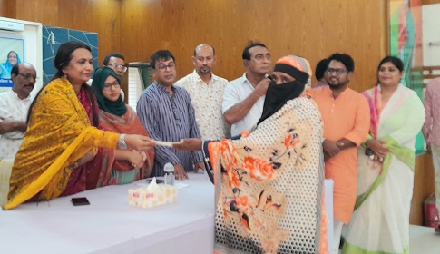 বড়াইগ্রামে শতাধিক দুস্থ, প্রতিবন্ধী ব্যক্তি ও ধর্মীয় প্রতিষ্ঠানকে অনুদান প্রদান