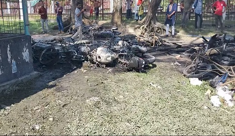 গাইবান্ধায় আওয়ামী লীগ কার্যালয়ে আগুন, অর্ধশত নেতাকর্মী আহত
