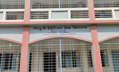 ল্যাব অপারেটরের বিরুদ্ধে ছাত্রীদের অনৈতিক প্রস্তাব দেওয়ার অভিযোগ