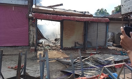 বকশীগঞ্জ আওয়ামী লীগের দলীয় কার্যালয় ভাঙচুর ও অগ্নিসংযোগ