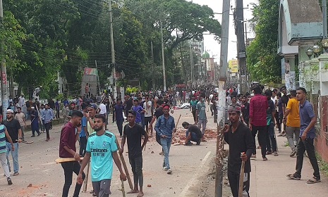 দফায় দফায় সংঘর্ষে রণক্ষেত্র মৌলভীবাজার