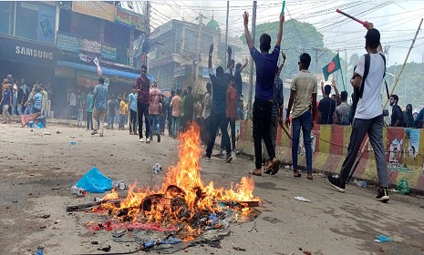 রণক্ষেত্র ঝিনাইদহ, গুলিবিদ্ধসহ আহত ৪০