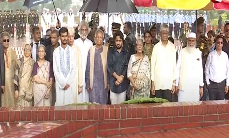 জাতীয় স্মৃতিসৌধে শহীদদের প্রতি প্রধান উপদেষ্টার শ্রদ্ধা নিবেদন