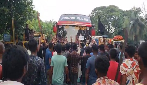 শেখ হাসিনাকে দেশে ফিরিয়ে আনার দাবিতে গোপালগঞ্জে ২ ঘণ্টা মহাসড়ক অবরোধ 