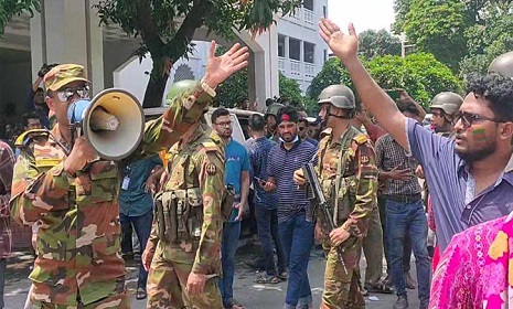 প্রধান বিচারপতির পদত্যাগের ঘোষণা, শিক্ষার্থীদের হাইকোর্ট ছাড়ার আহ্বান সেনাবাহিনীর