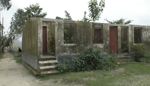 কুড়িগ্রামে আবাসনের নামে সরকারি অর্থ অপচয়