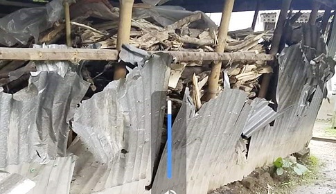 গভীর রাতে বসতবাড়ি ও দোকানে হামলা, ভাঙচুর লুটপাট