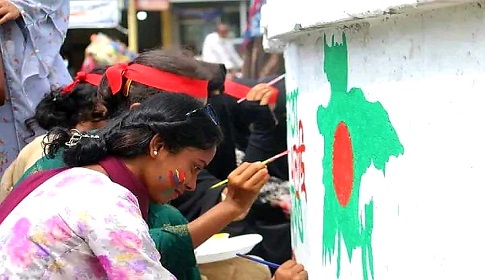 শিক্ষার্থীদের হাতে সাজছে ফুলপুর