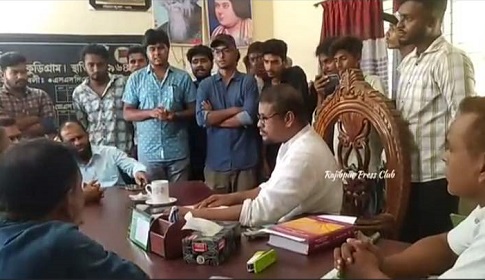 ৫ টাকার স্ট্যাম্পে অঙ্গীকার করে স্কুলে যোগ দিলেন প্রধান শিক্ষক