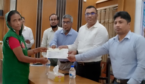 গোপালগঞ্জে নারী কর্মীদের মাঝে সঞ্চয়ের ২ কোটি ৪৪ লাখ ৬৭ হাজার টাকা বিতরণ  