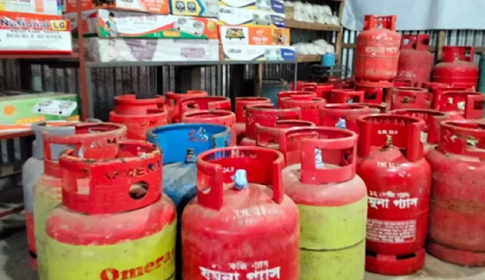 ১২ কেজির এলপিজির দাম বাড়ল ৪৪ টাকা