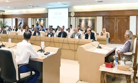 সচিবদের সঙ্গে প্রথম বৈঠকে প্রধান উপদেষ্টা
