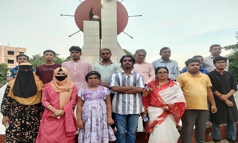 গৌরীপুরে উদীচীর উদ্যোগে সমবেত কণ্ঠে জাতীয় সঙ্গীত পরিবেশন