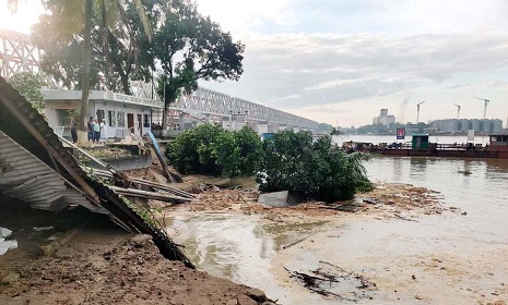ভৈরবে মেঘনা নদীর ভাঙ্গনে যমুনা ডিপোর একাংশ, রাস্তাসহ, বাড়ি-ঘর বিলিন