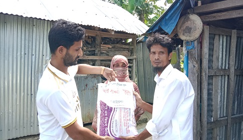 সুবর্ণচরে দ্বিতীয়বারের মত বন্যার্তদের মাঝে সহায়ক ফাউন্ডেশন কুষ্টিয়া’র খাদ্য বিতরণ