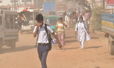 বায়ুদূষণে ঢাকা আজ চতুর্থ, শীর্ষে লাহোর