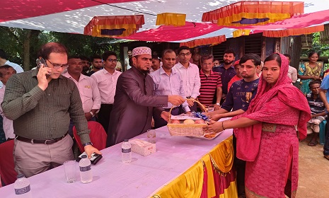 গোপালগঞ্জে শহীদ রথিনের পরিবারের পাশে জেলা প্রশাসন 