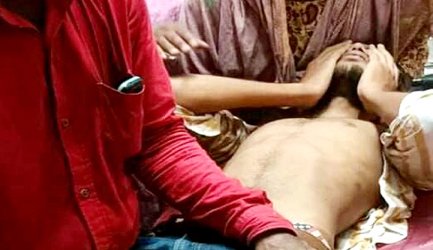 ঈশ্বরদীতে কলেজ শিক্ষার্থীকে তুলে নিয়ে হাতুড়ি পেটা