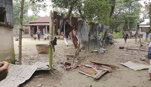 গরু নিয়ে দুই গ্রামবাসীর দু’দফা সংঘর্ষে আহত ২০, বসতবাড়ি ভাঙচুর লুটপাট